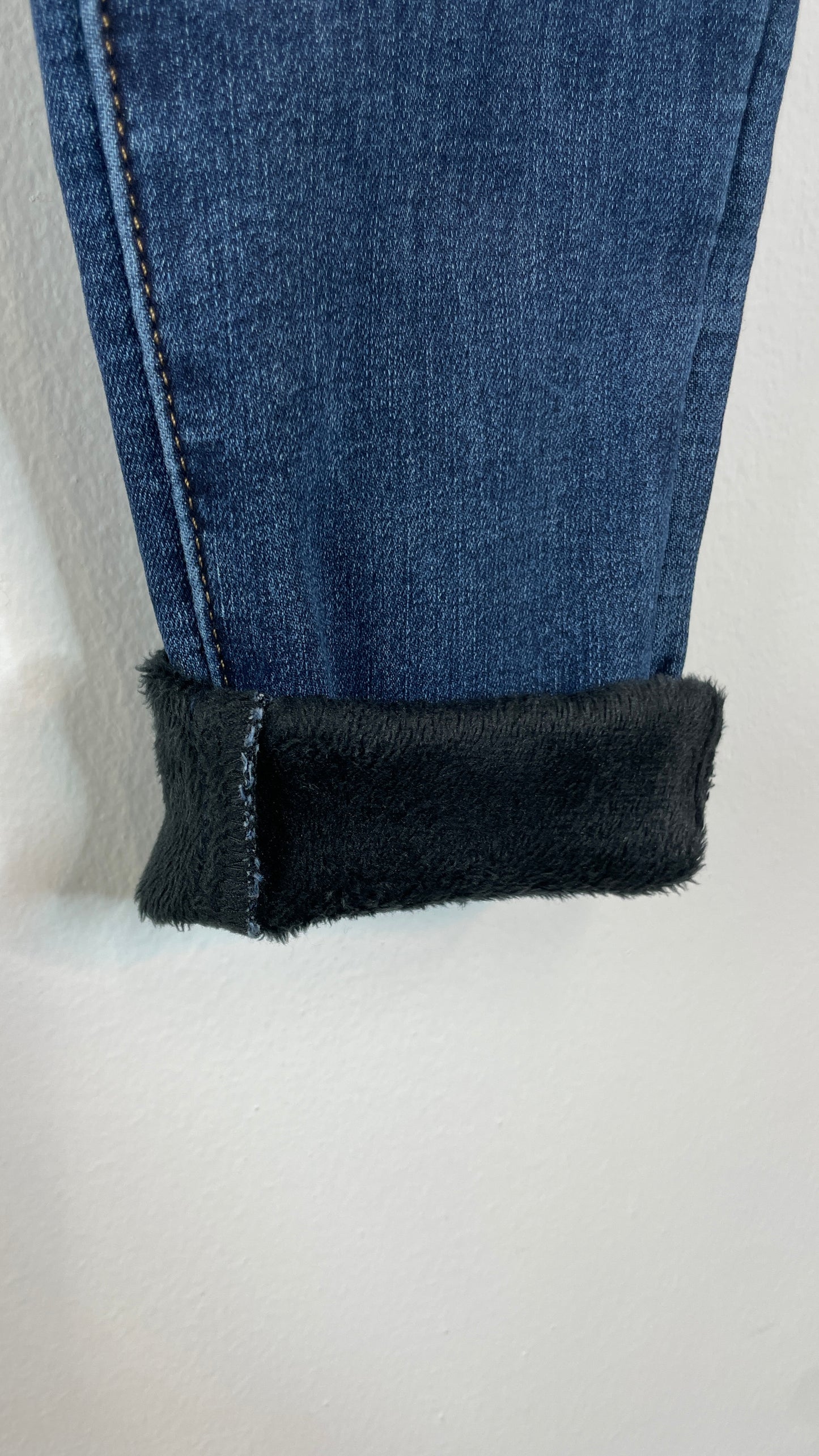 Skinny Blue Jeans Mountain