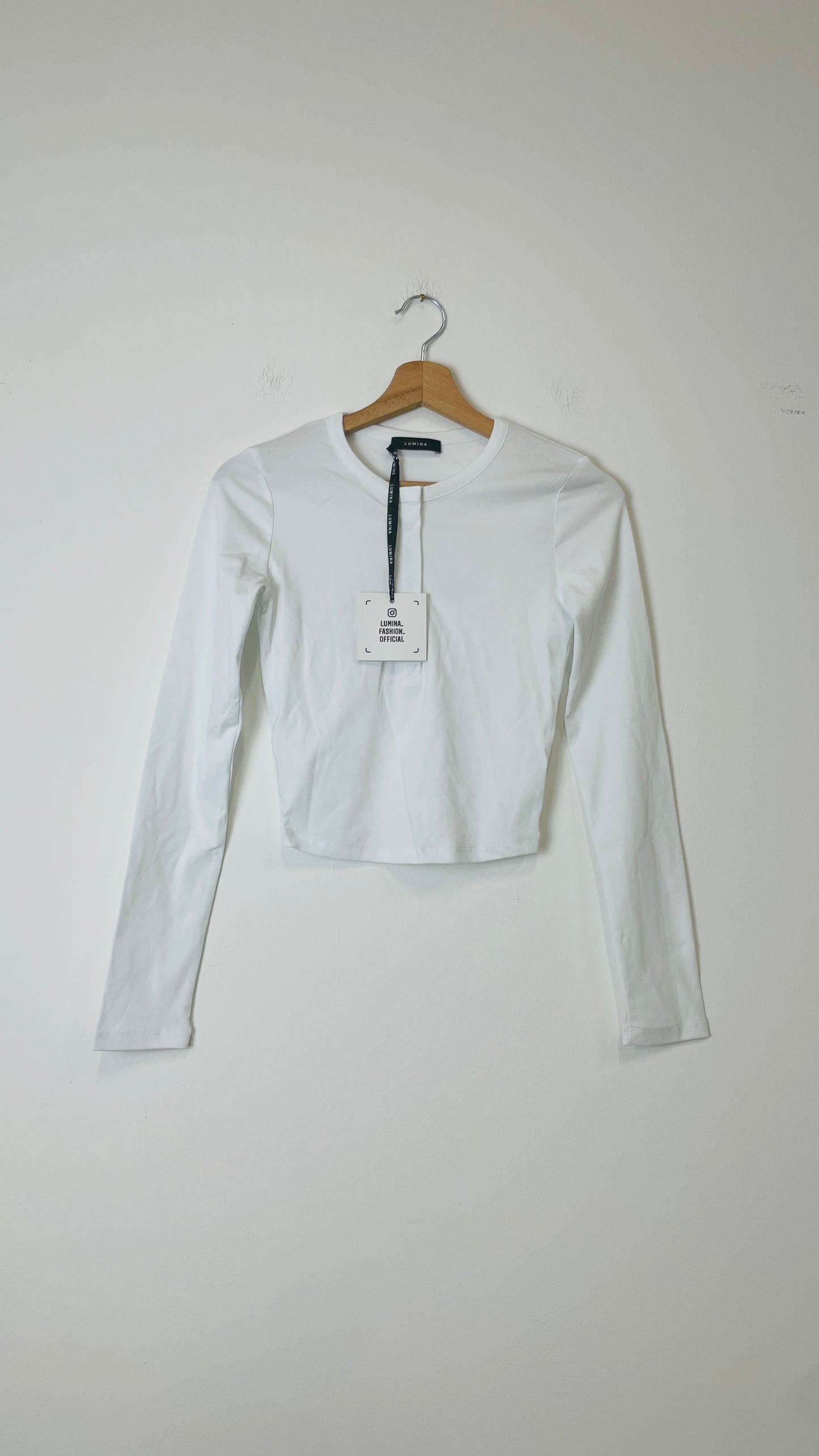 T-Shirt Basic Lumina Bottoncini