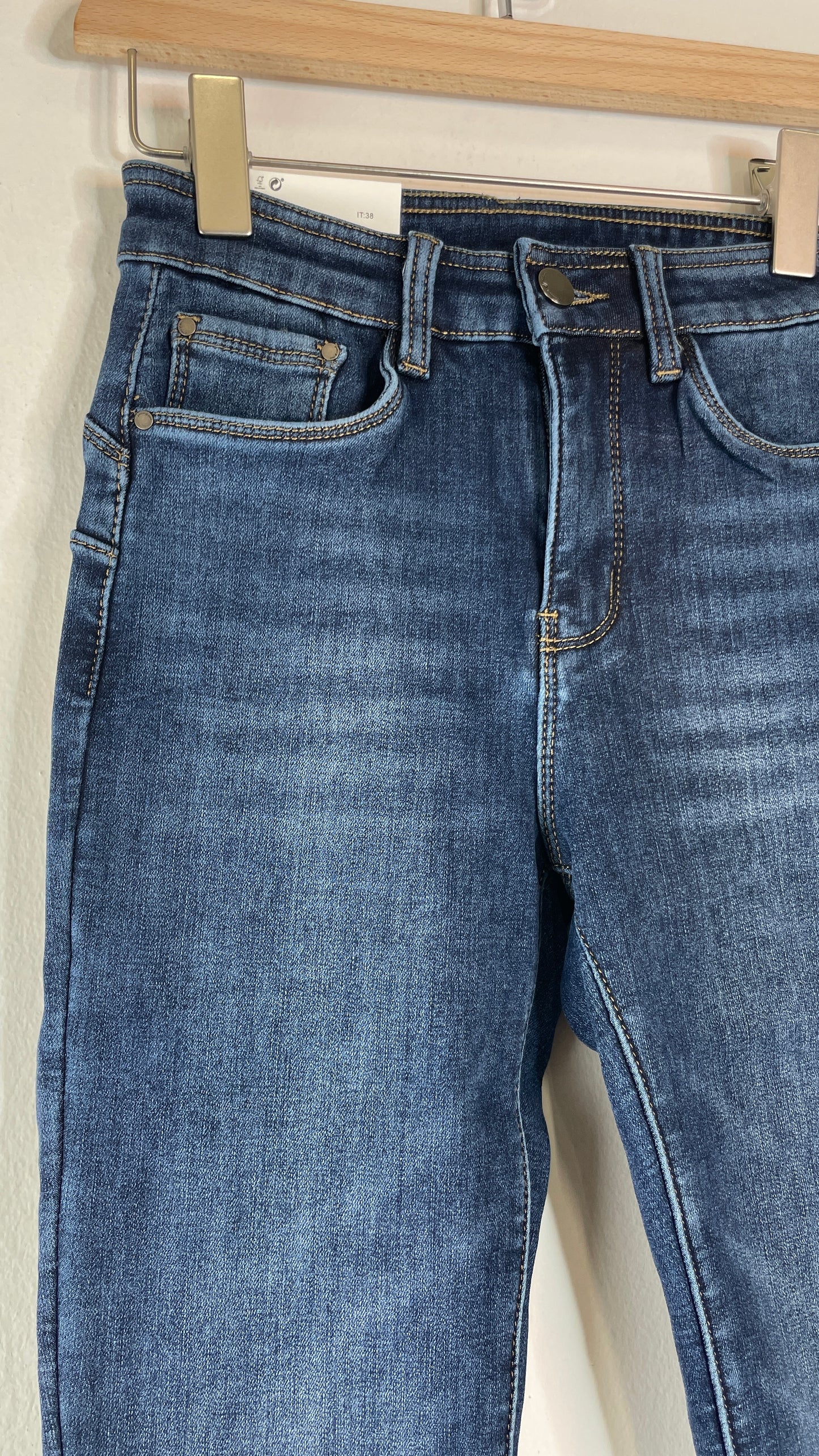 Skinny Blue Jeans Mountain