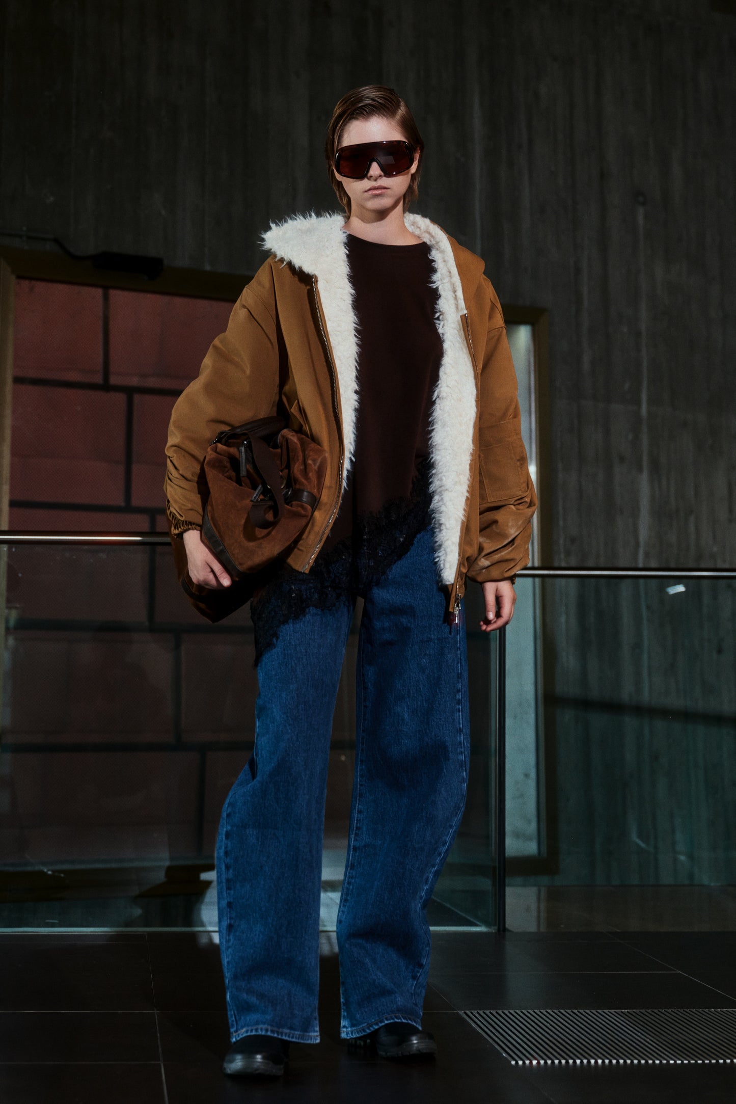 T-Shirt Lumina Merletto Asimmetrico